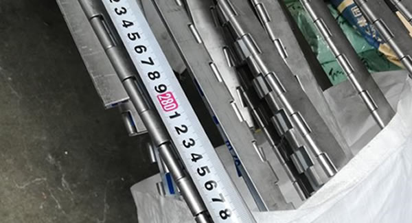 長(zhǎng)度3米的不銹鋼長(zhǎng)合頁(yè)順利完成,東莞廣有五金廠專業(yè)制造東莞合頁(yè)，東莞鉸鏈