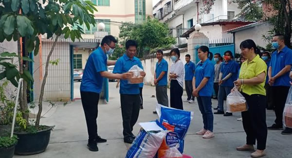 尊重勞動，致敬勞動者|廣有五金&東莞合頁