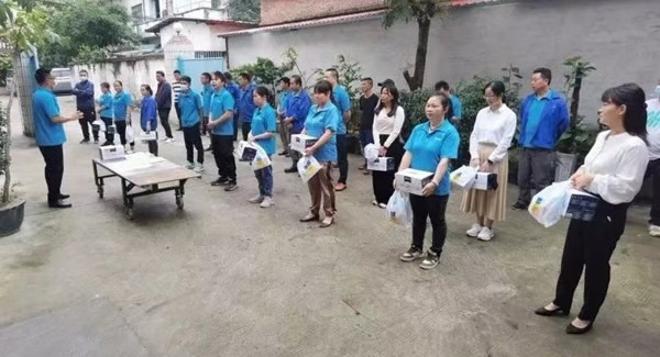 致敬勞動(dòng)者，感悟勞動(dòng)的意義|廣有五金&東莞合頁(yè)?