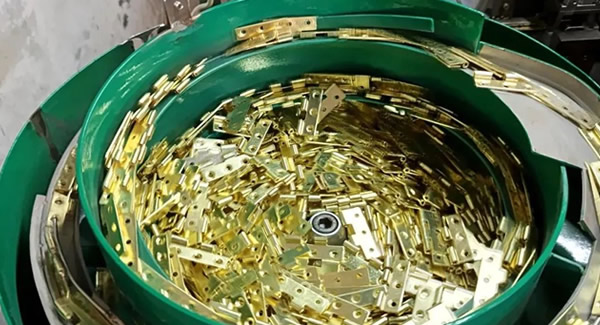 探秘合頁(yè)組裝自動(dòng)化，小零件背后的大科技 |廣有五金&東莞合頁(yè)?